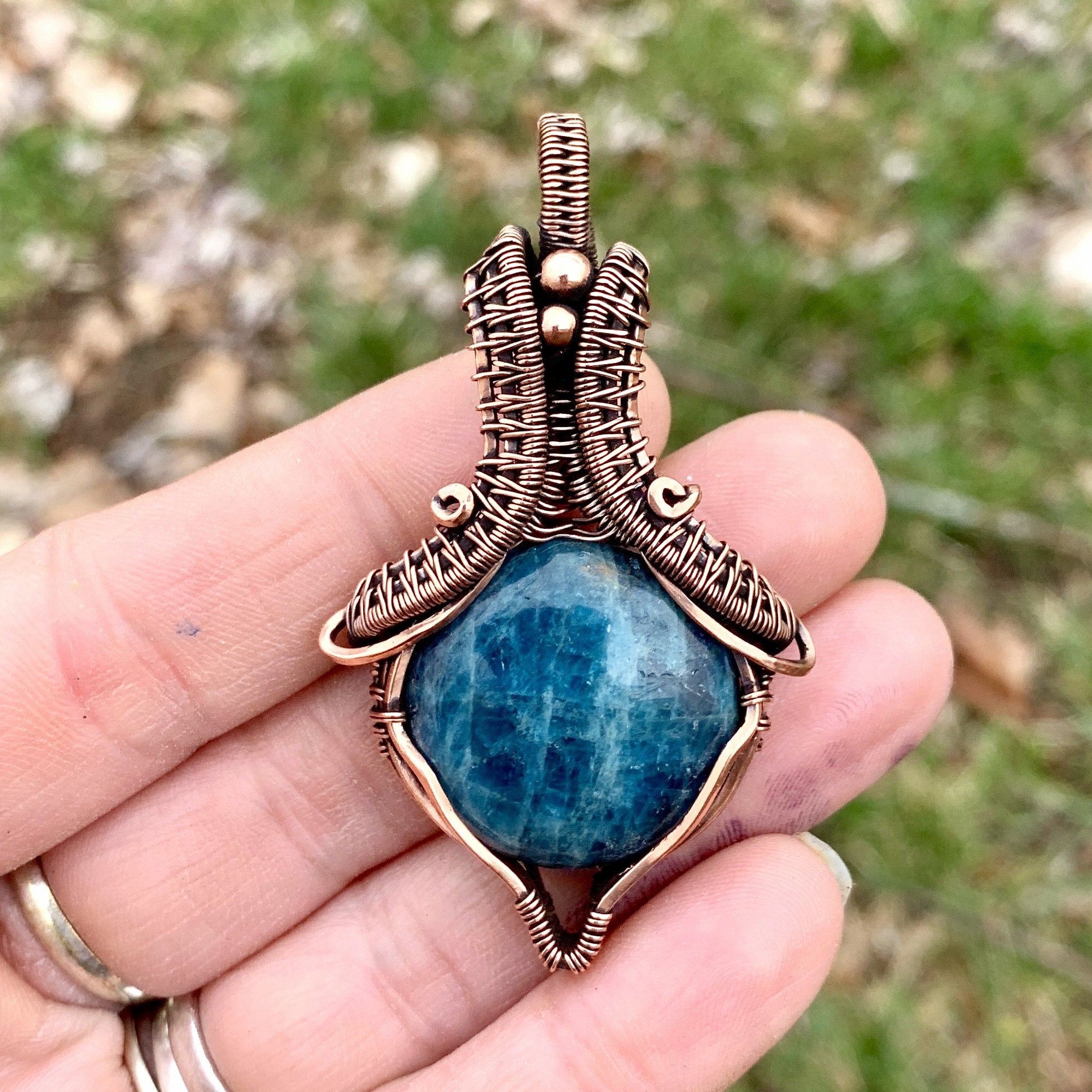 Blue apatite pendant online